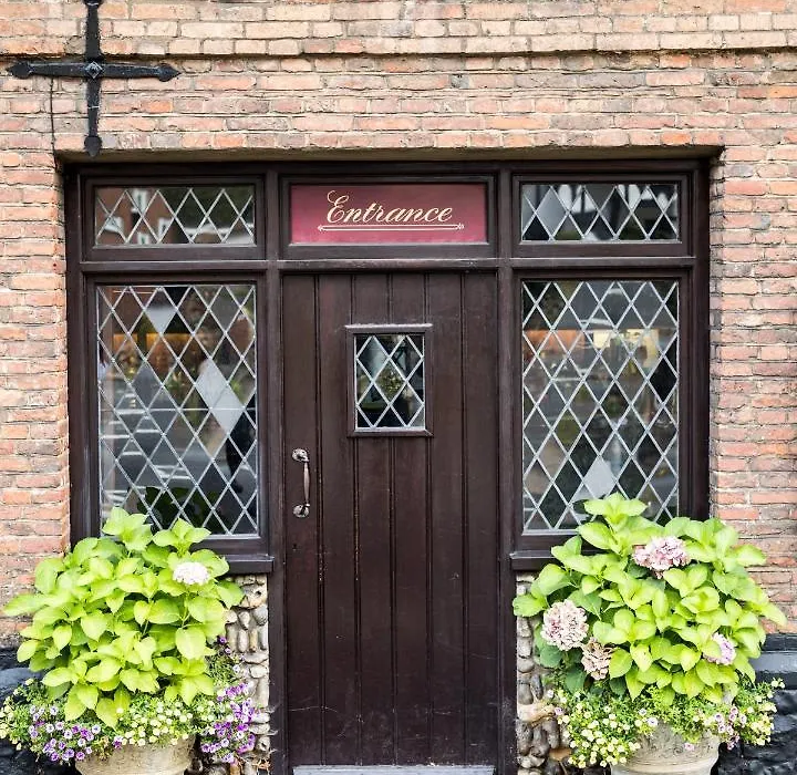The Red Lion Eaton-1